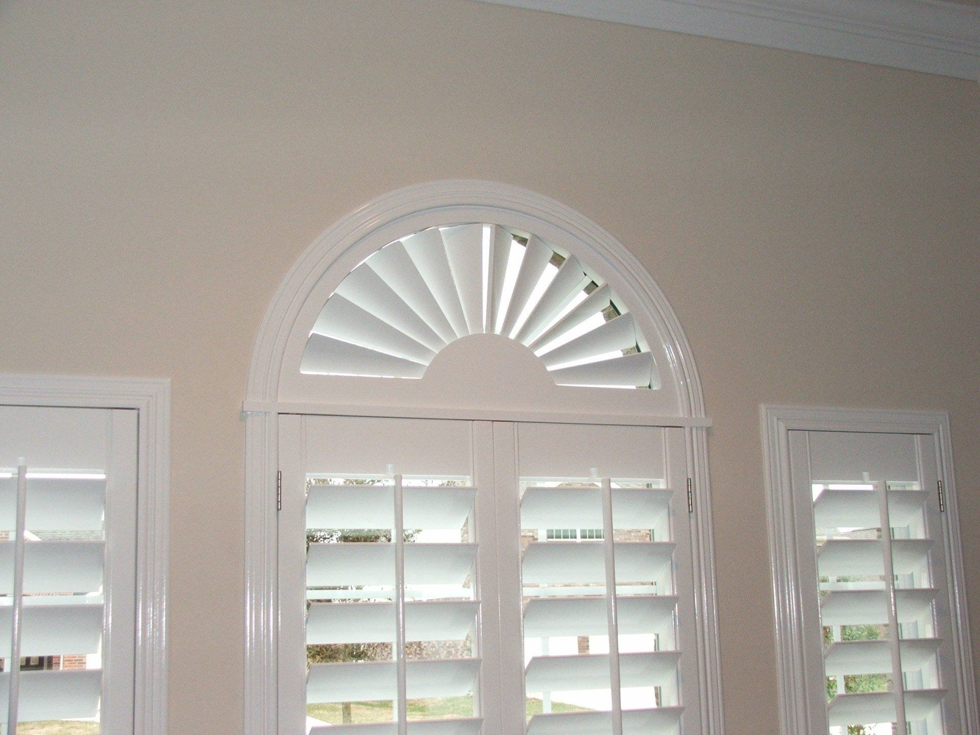 Sunburst Tilt Rod Shutter