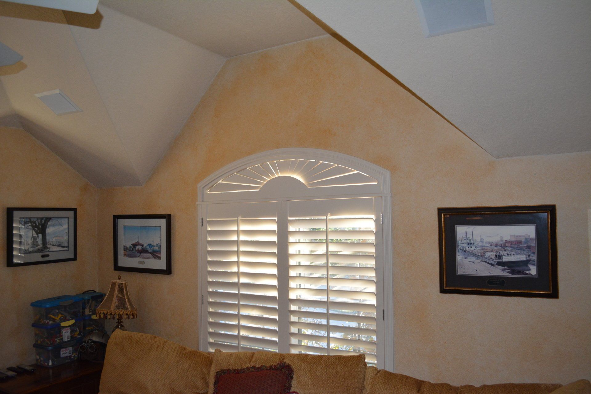 Sunburst Bow Shutter