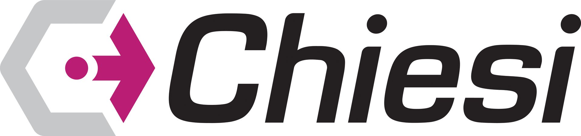 Logo Chiesi con icona a freccia magenta e marchio denominativo nero in corsivo su sfondo bianco.