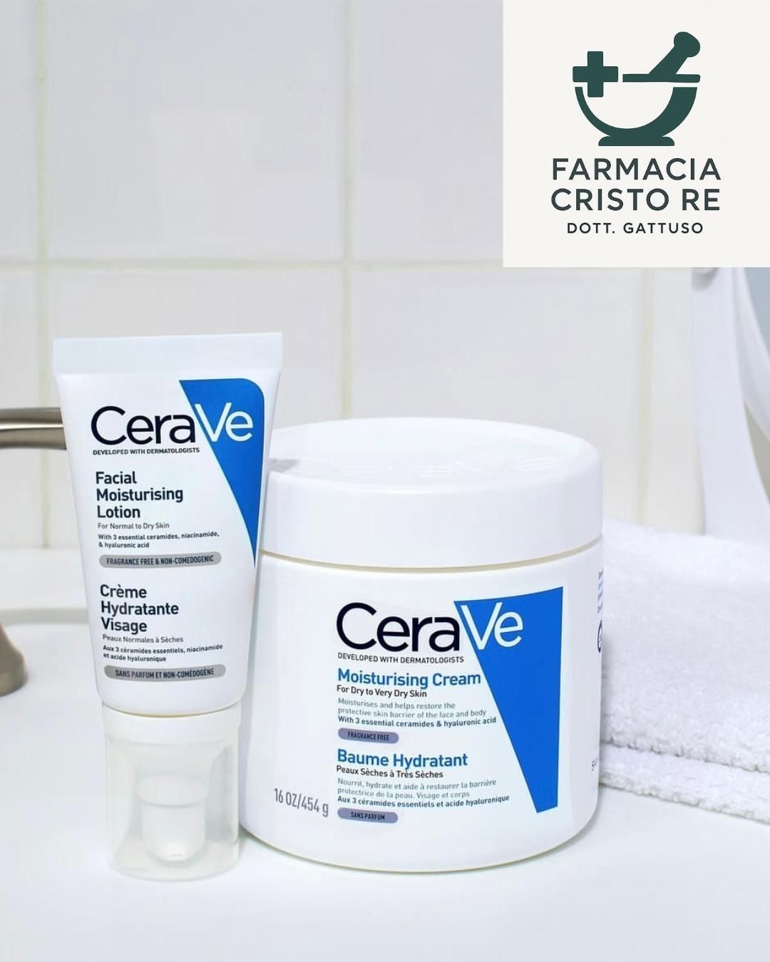 Prodotti per la cura della pelle CeraVe su uno scaffale bianco in bagno, accanto a un'insegna con il logo.