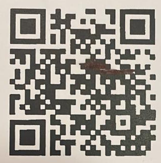 Codice QR in bianco e nero su sfondo chiaro.