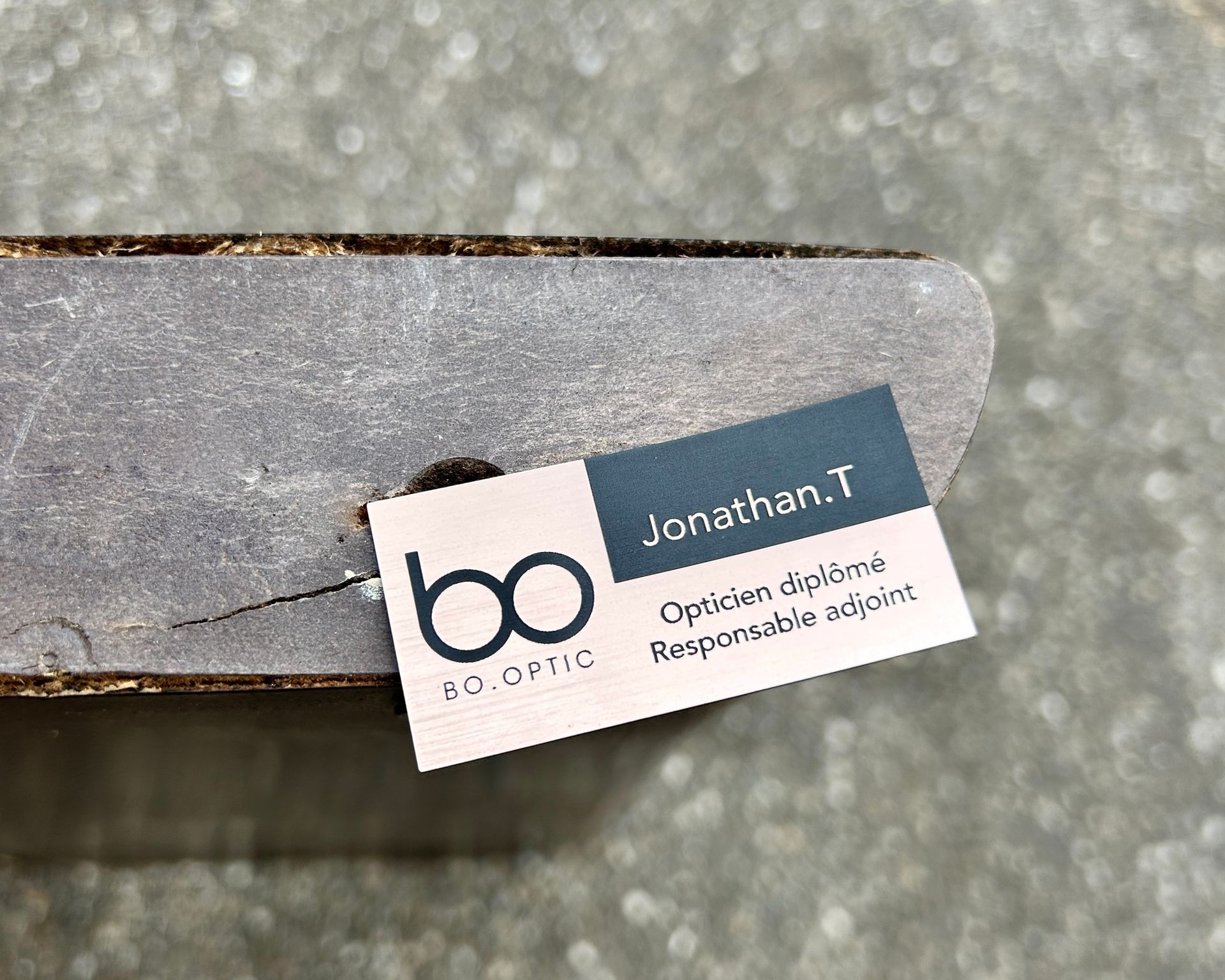 Un gros plan d'une carte de visite pour Jonathan T