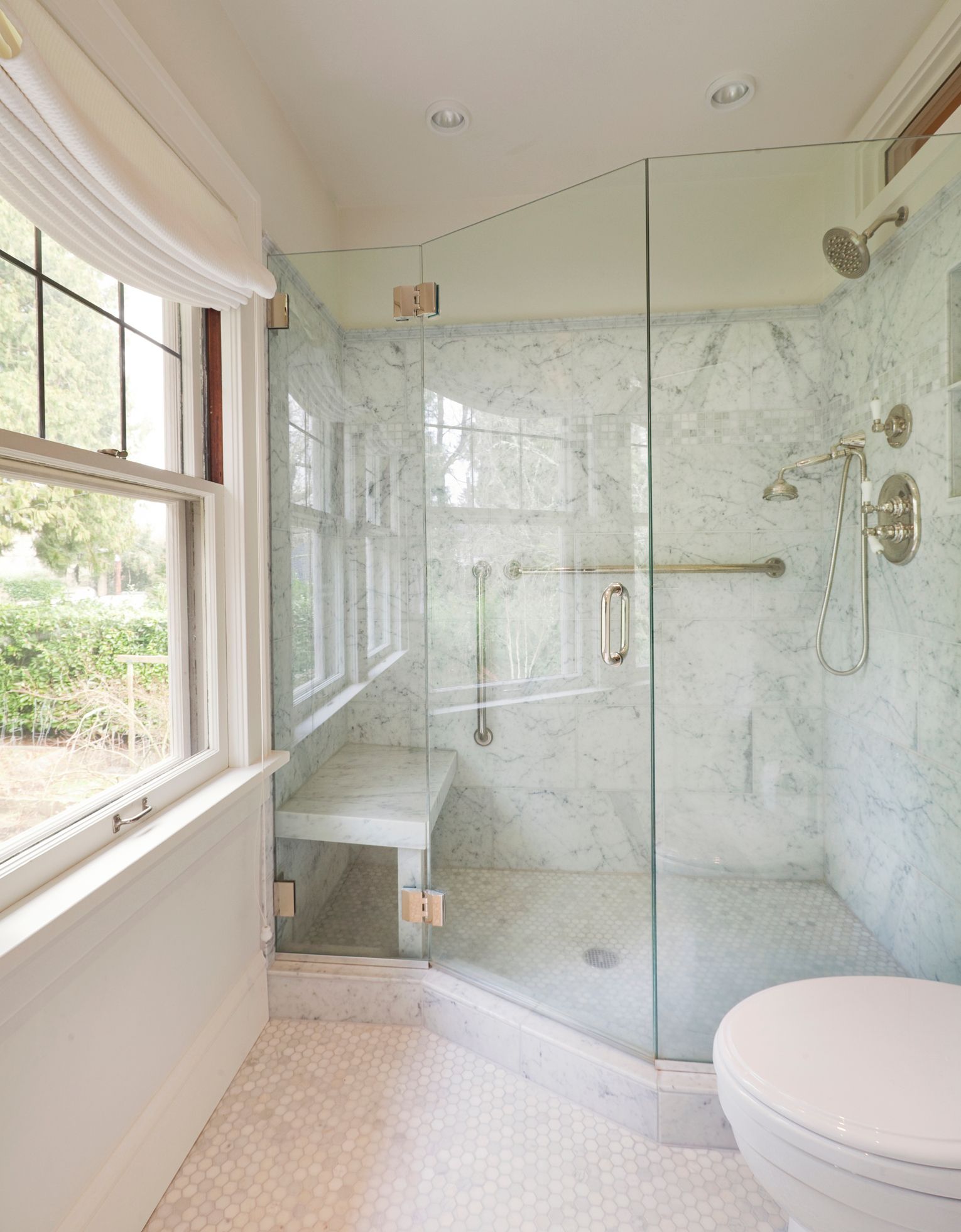 Depiction of shower door installation in Daytona Beach, FL.
