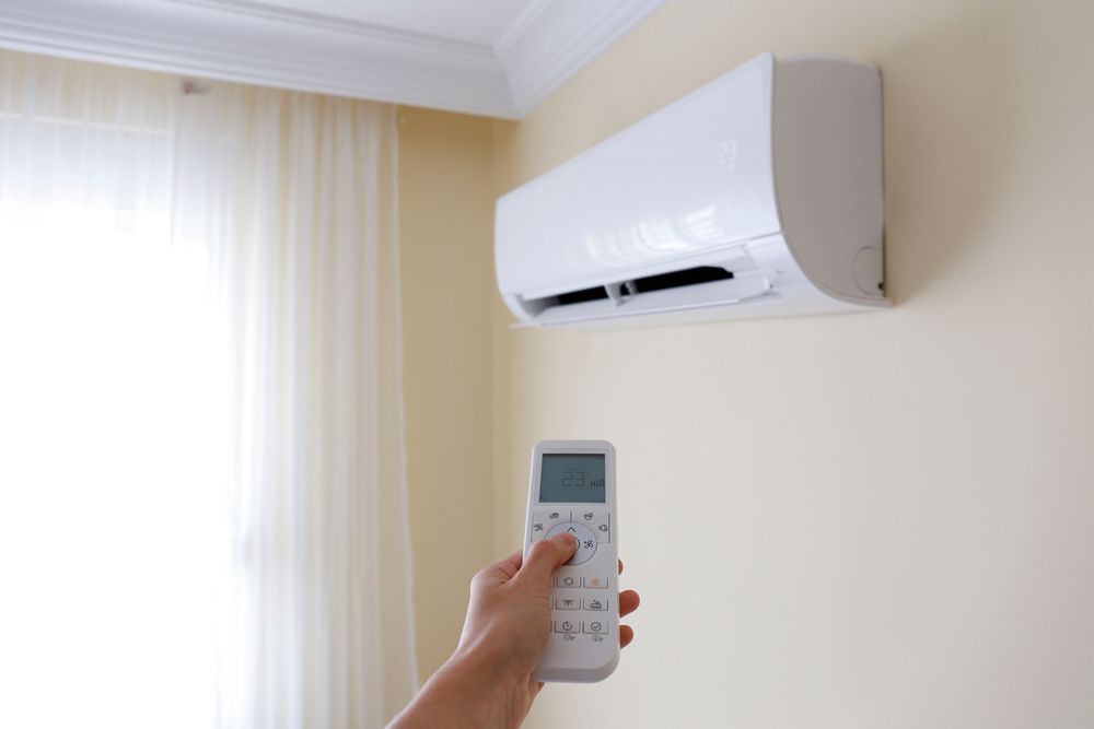 Air Conditioning Caloundra Split System Unit With Remote Control