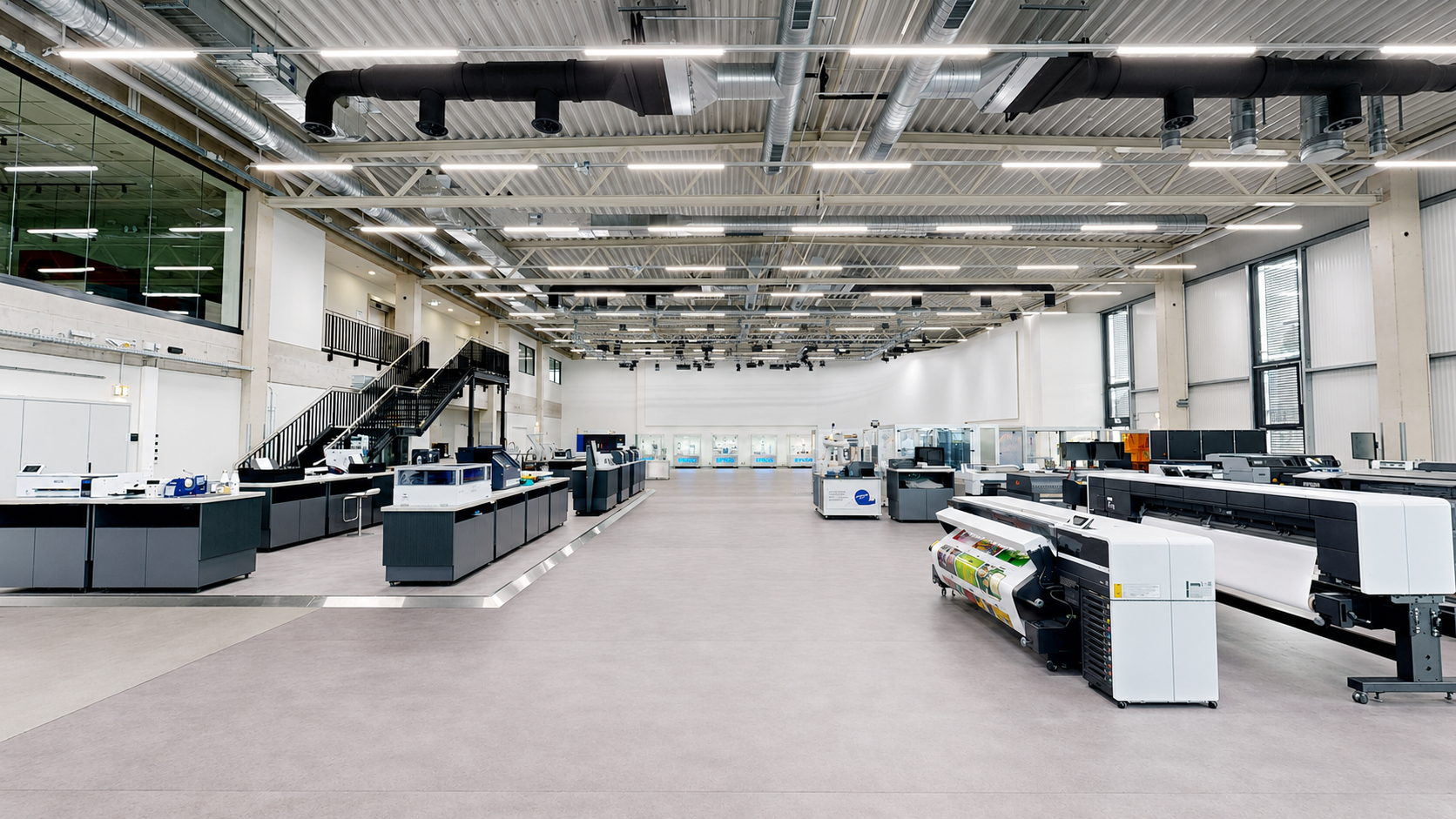 Bun venit la Centrul de Experiență Epson din Neuss. Descoperiți lumea Epson în domeniul imprimării profesionale, automatizării și inovației industriale, fie personal, fie prin intermediul turului nostru virtual.