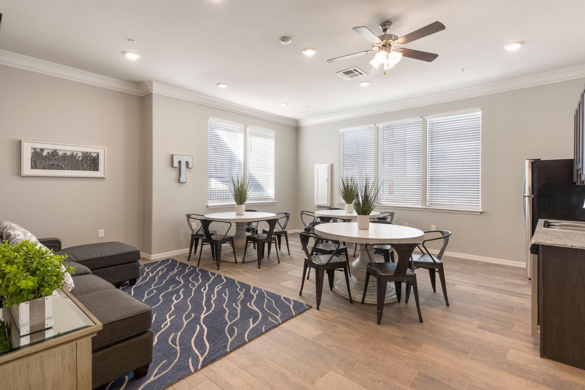 lounge dining area