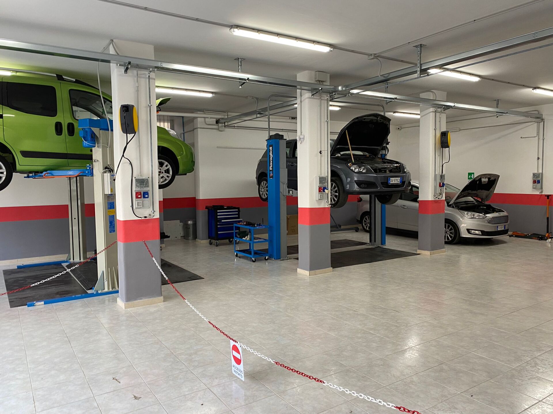 interno officina meccanica
