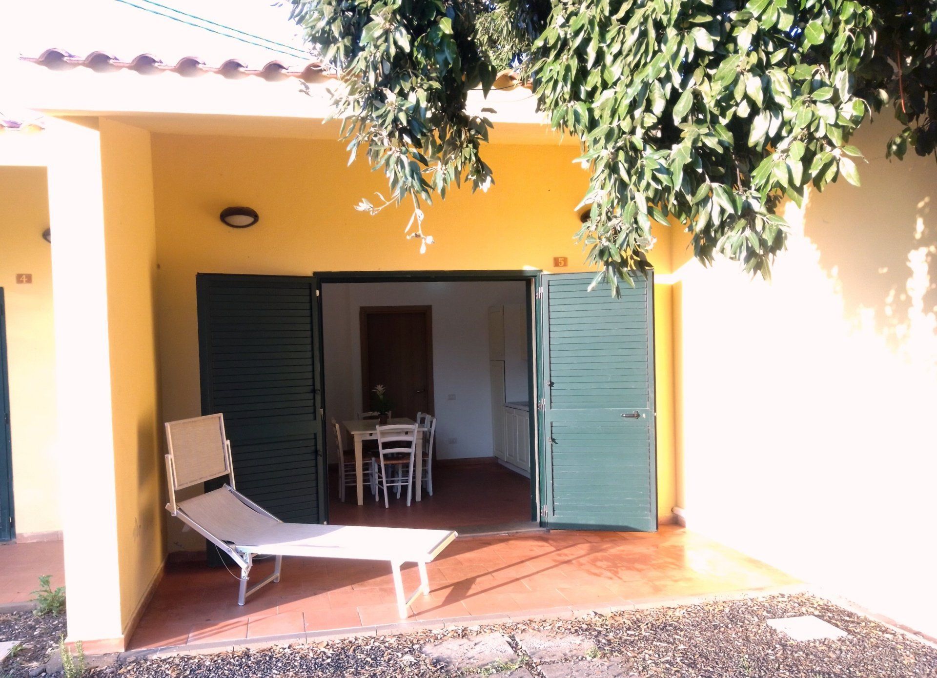 Esterno di un Bungalow Nuraghe Ruiu