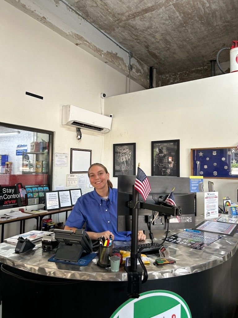 Manager — Manager of Mike's Downtown Garage in San Antonio, TX