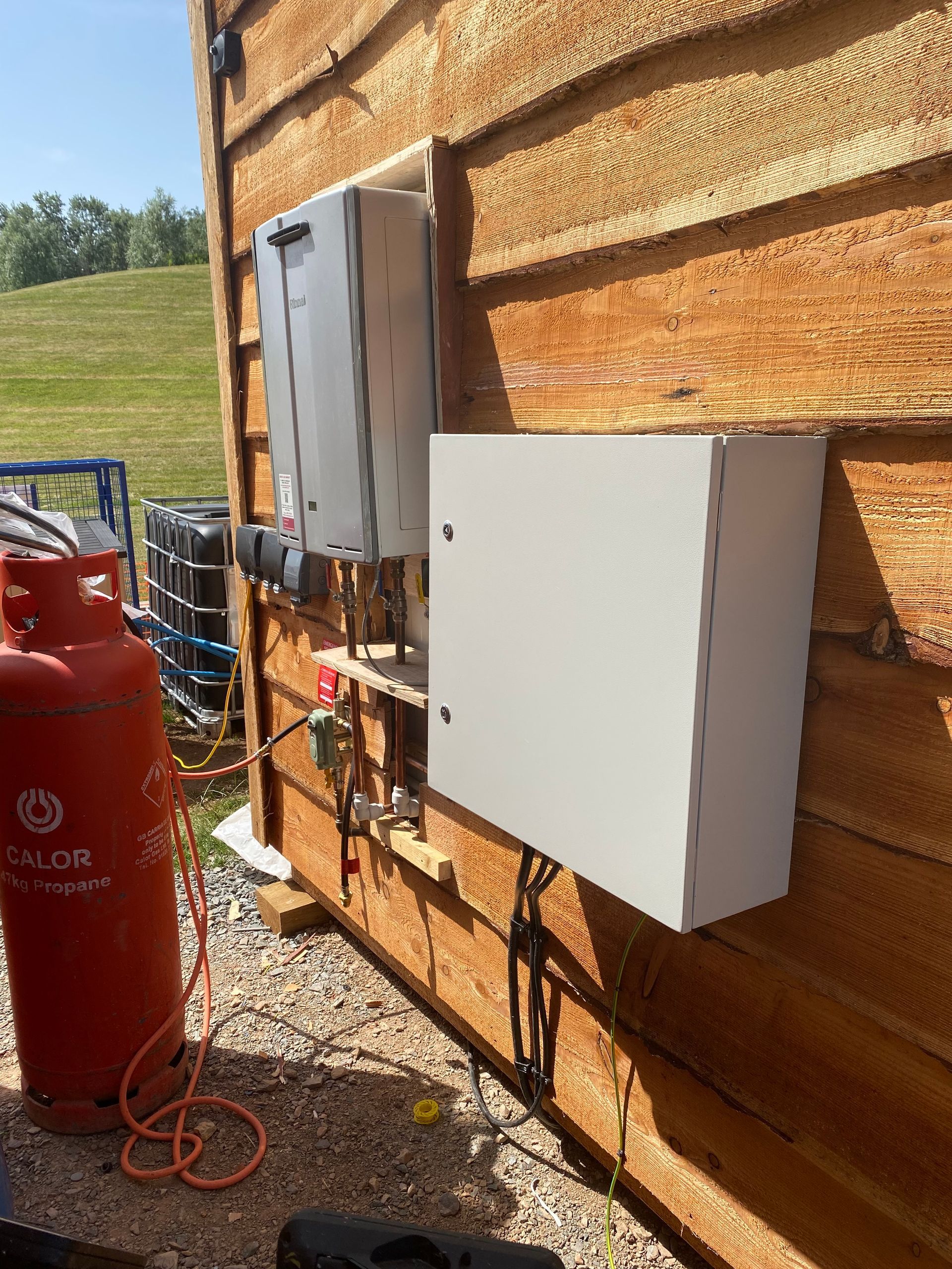 Exterior LPG heating for a combined shower and toilet block