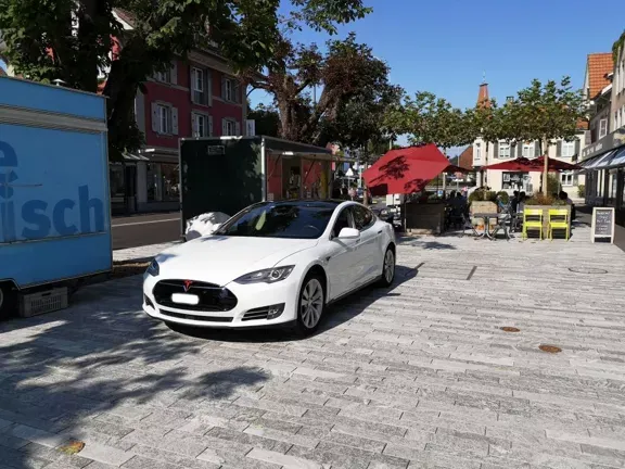 E-Auto Tesla Model S, seit 10 Jahren bewährte Technik