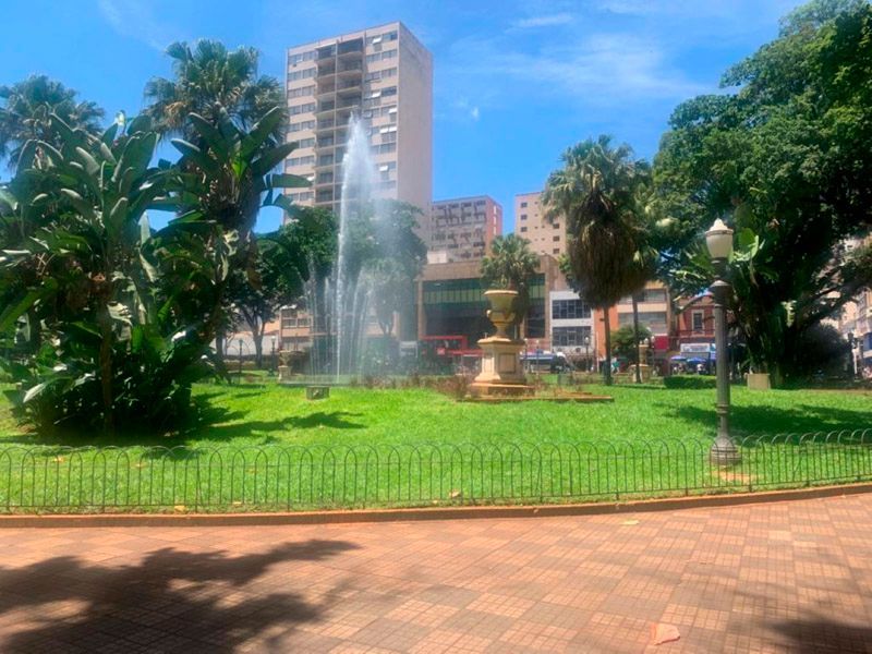 A Praça XV de Novembro, localizada no centro de Ribeirão Preto, São Paulo. 