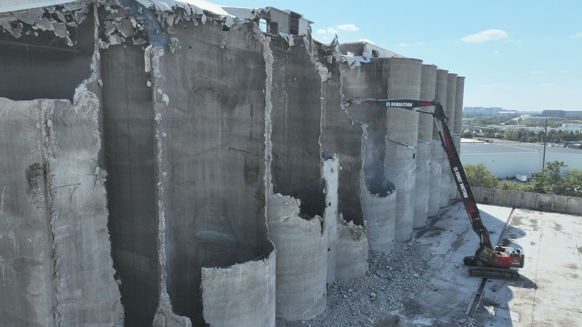 CL Construction demolition crew crushing concrete and sorting material like rebar on a Kleeman crusher