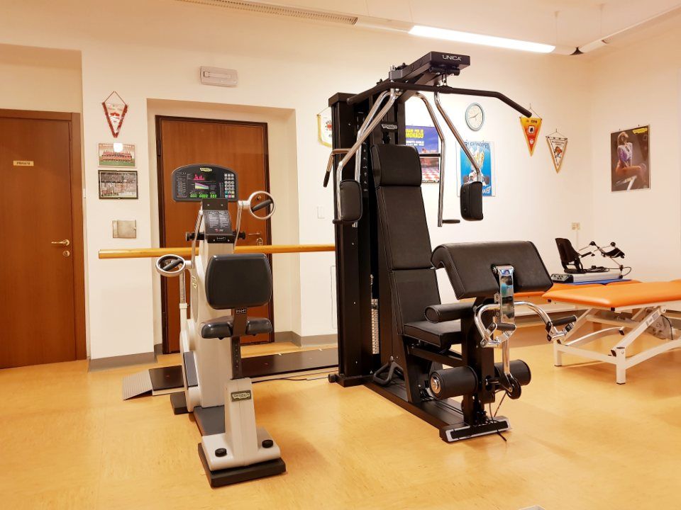 Sala con attrezzi per riabilitazione