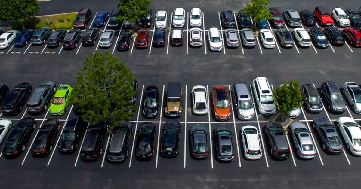 A lot of cars are parked in a parking lot
