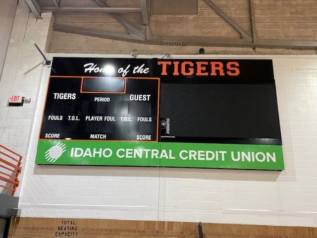 Scoreboard in a gymnasium: 