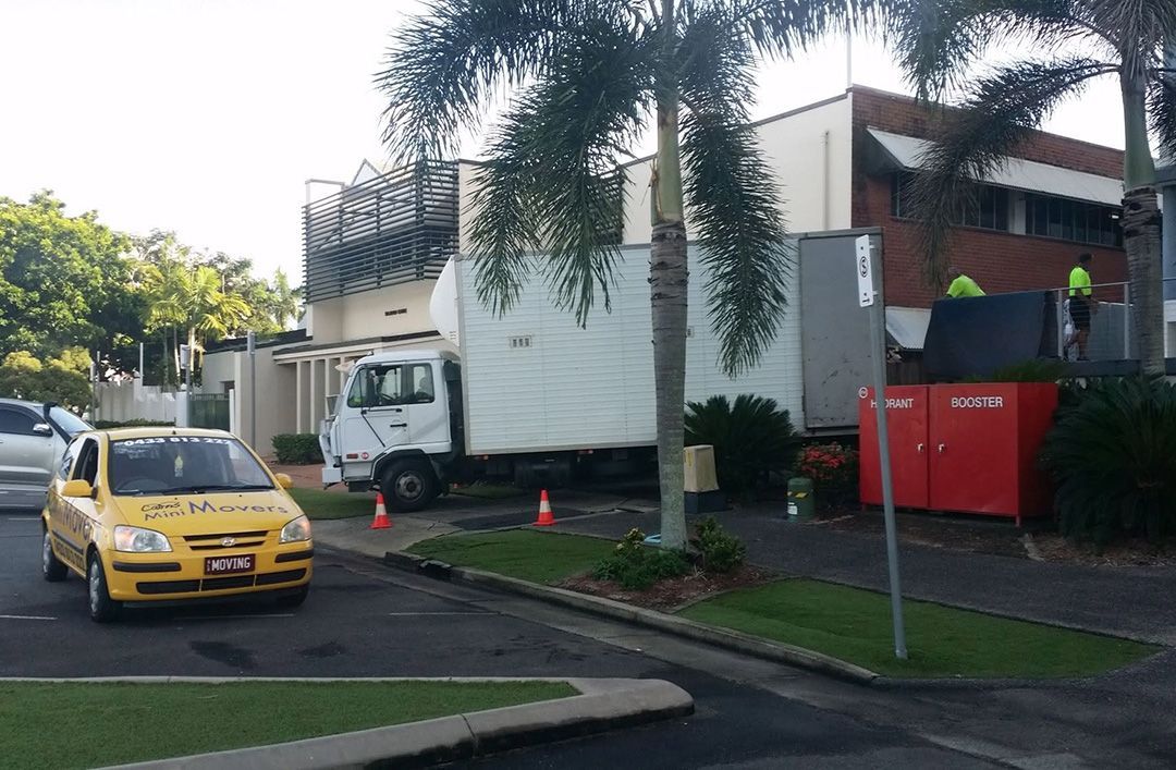 Cairns Removal Truck Providing Moving And Rubbish Removal Services