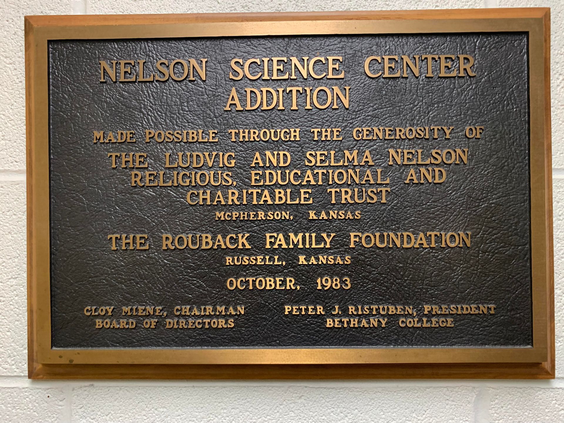 Bronze plaque: Nelson Science Center Addition, names Ludwig and Selma Nelson, Rouback Family Foundation, October 1983.