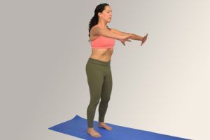 Mujer en ropa deportiva haciendo un ejercicio de respiración con los brazos extendidos sobre una colchoneta azul.