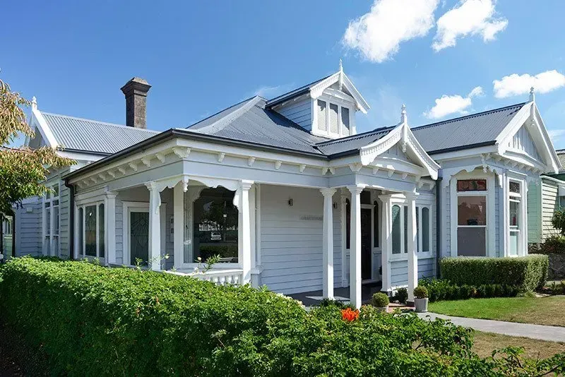 Beautiful White House — Auckland, NZ — Pro Roofing