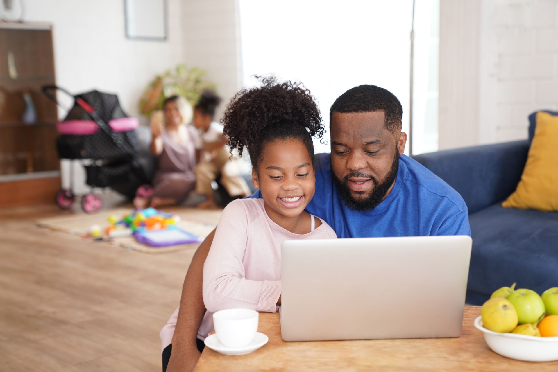Child Support Agreement — Fairlawn, OH — Susan Lax Law Office Family Looking At Laptop Screen