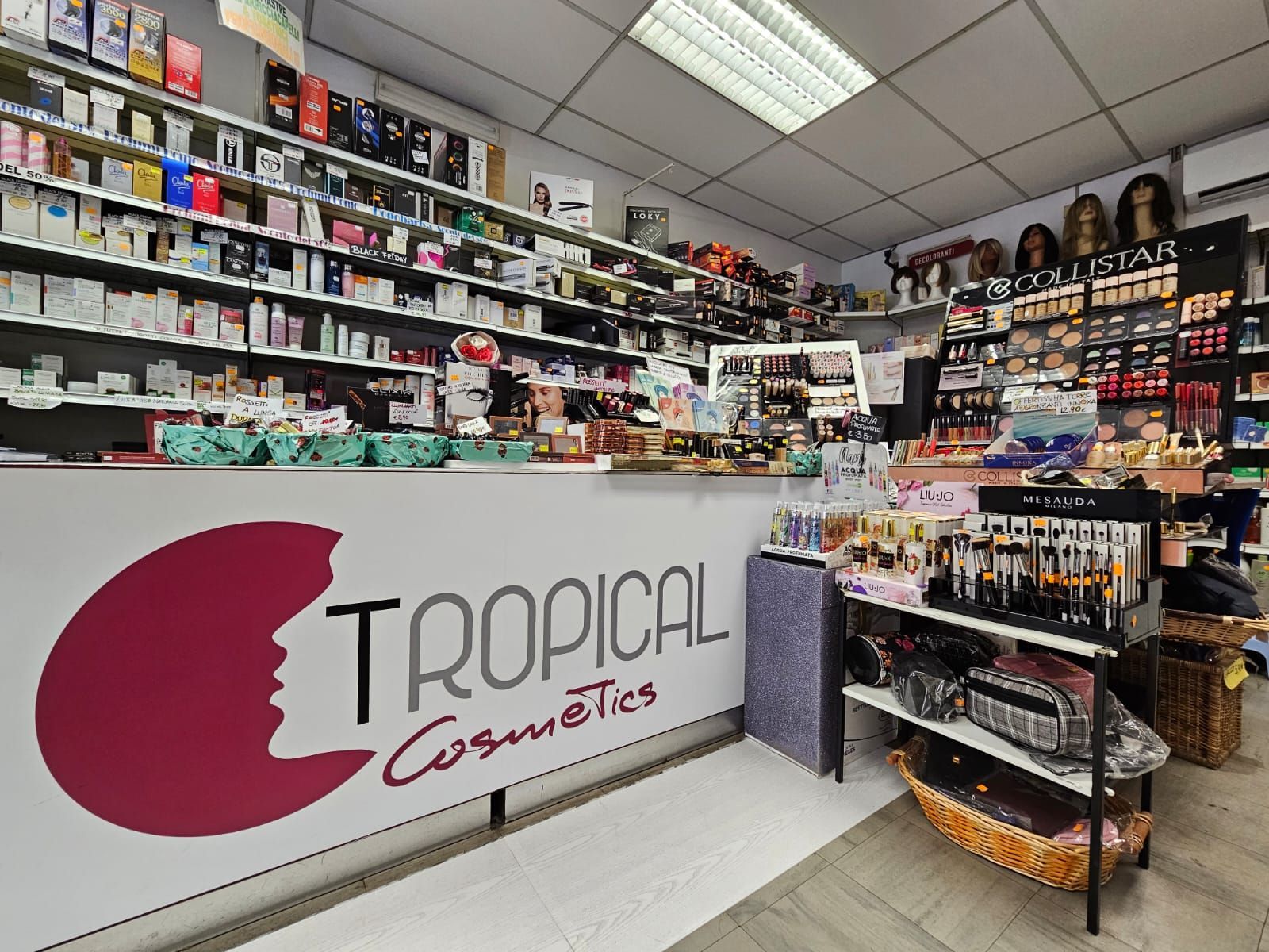 TROPICAL CMOSETCS