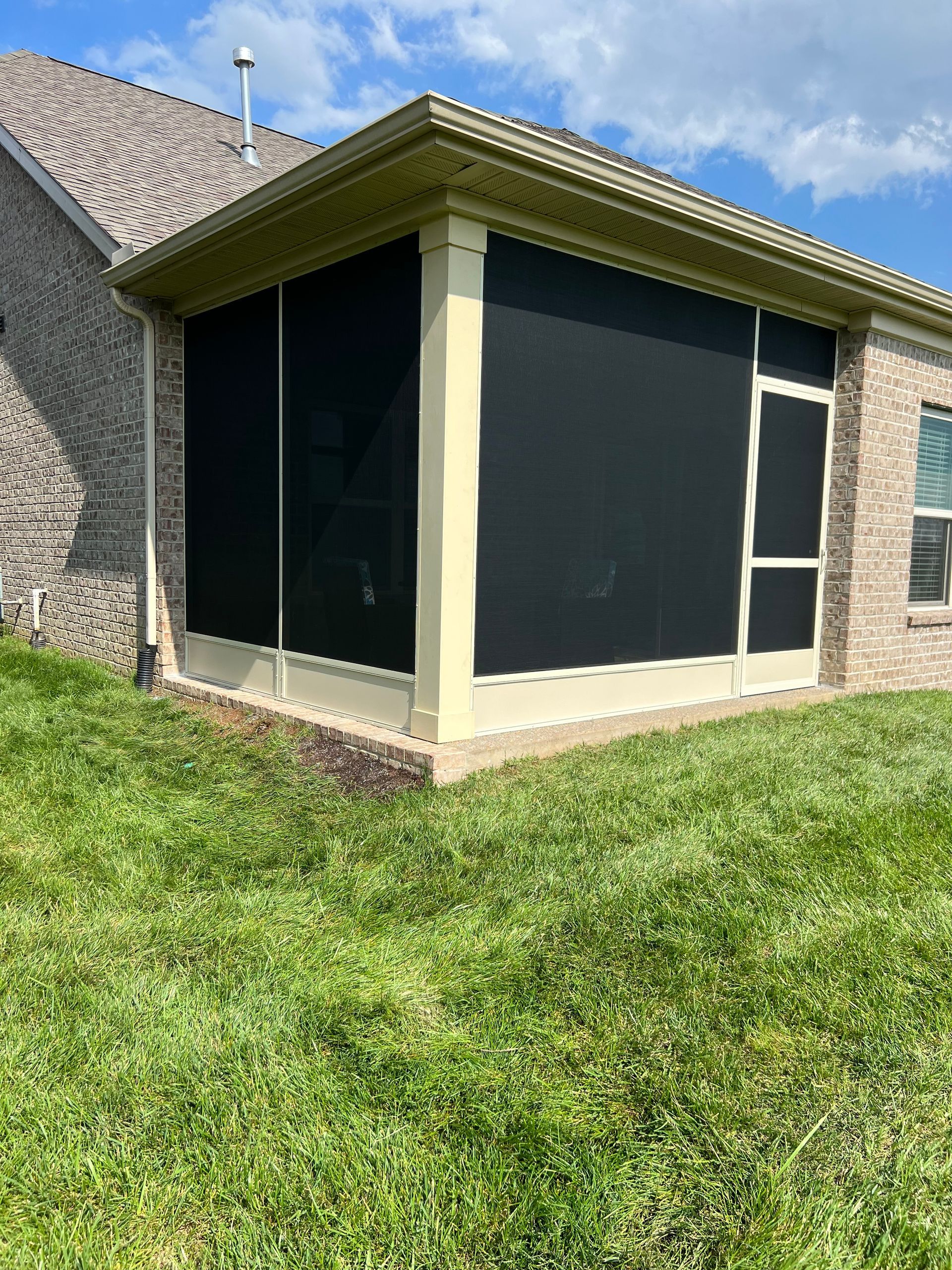 Custom screen room designed for comfort and functionality