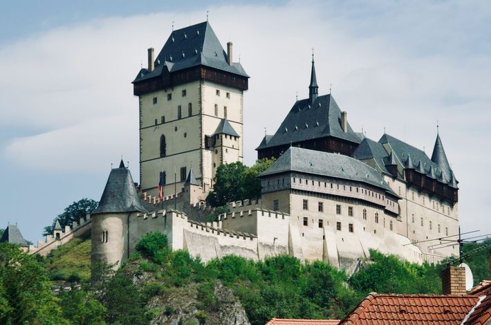 Private tour to Karlstejn Castle from Prague in luxury vehicle