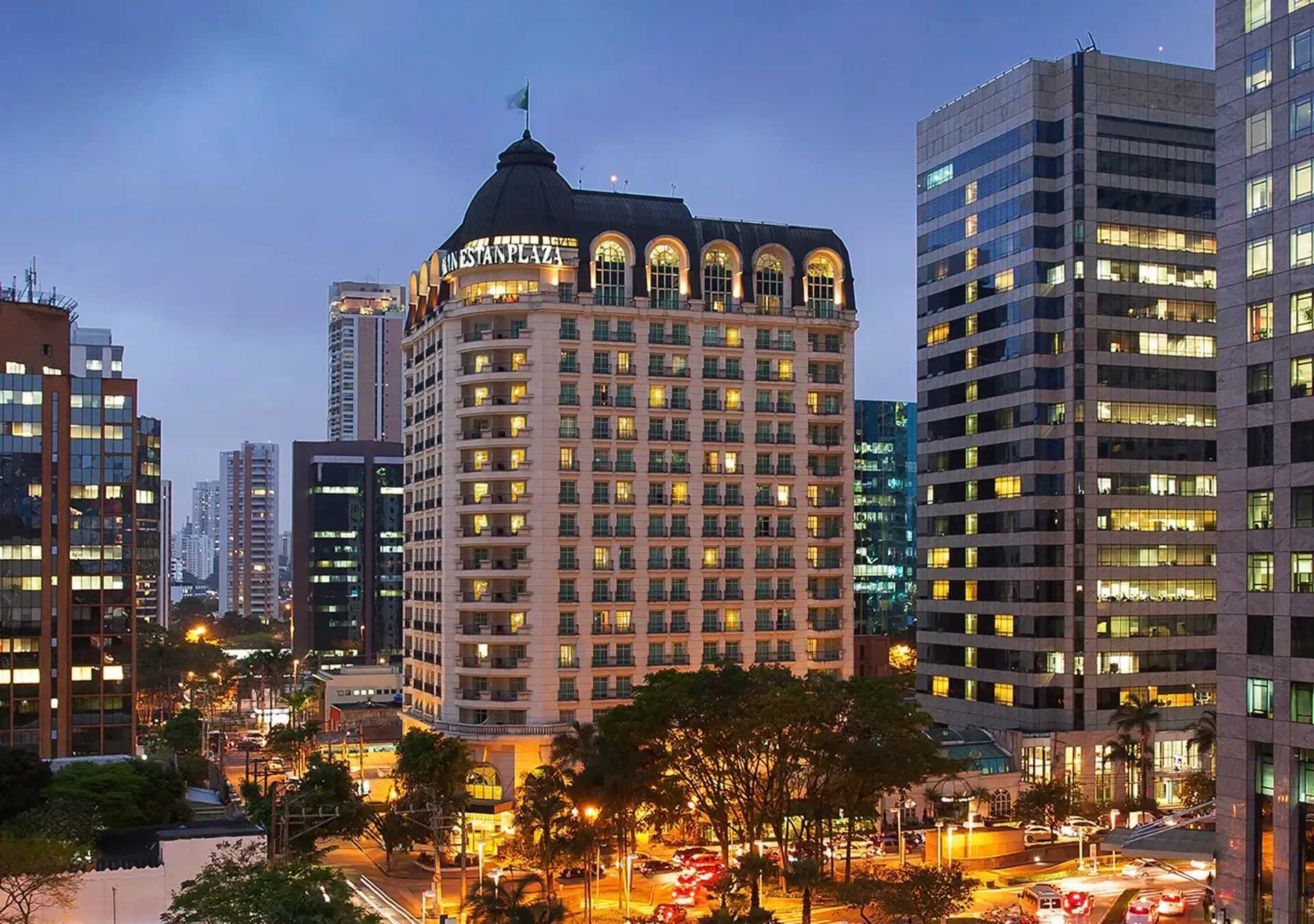 fachada do hotel Gran Estanplaza Berrini na rua Arizona no Bairro Brooklin em São Paulo