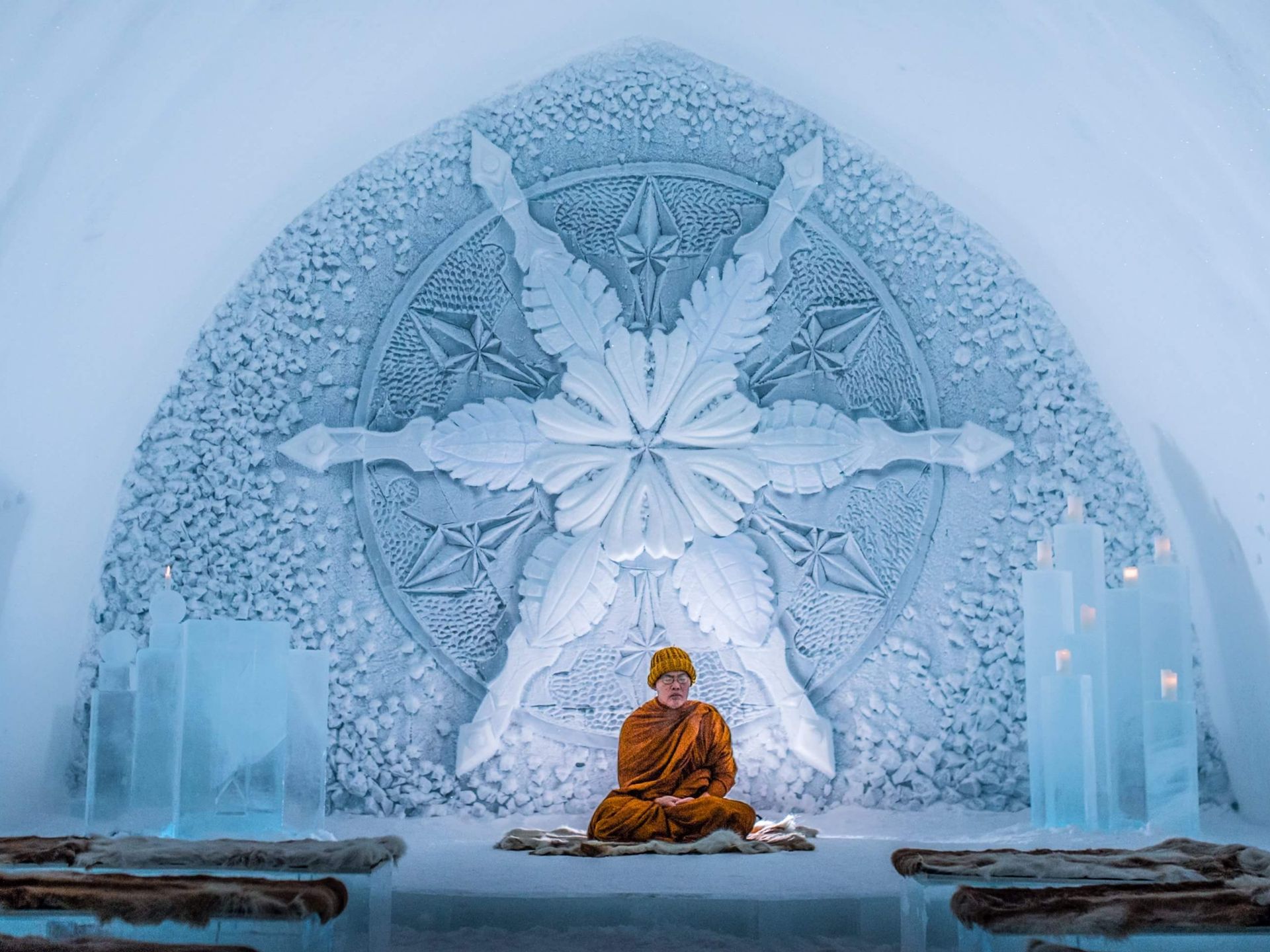 tempel av snö och is i Ice Hotel, Tjåsa Lucia Gusfors