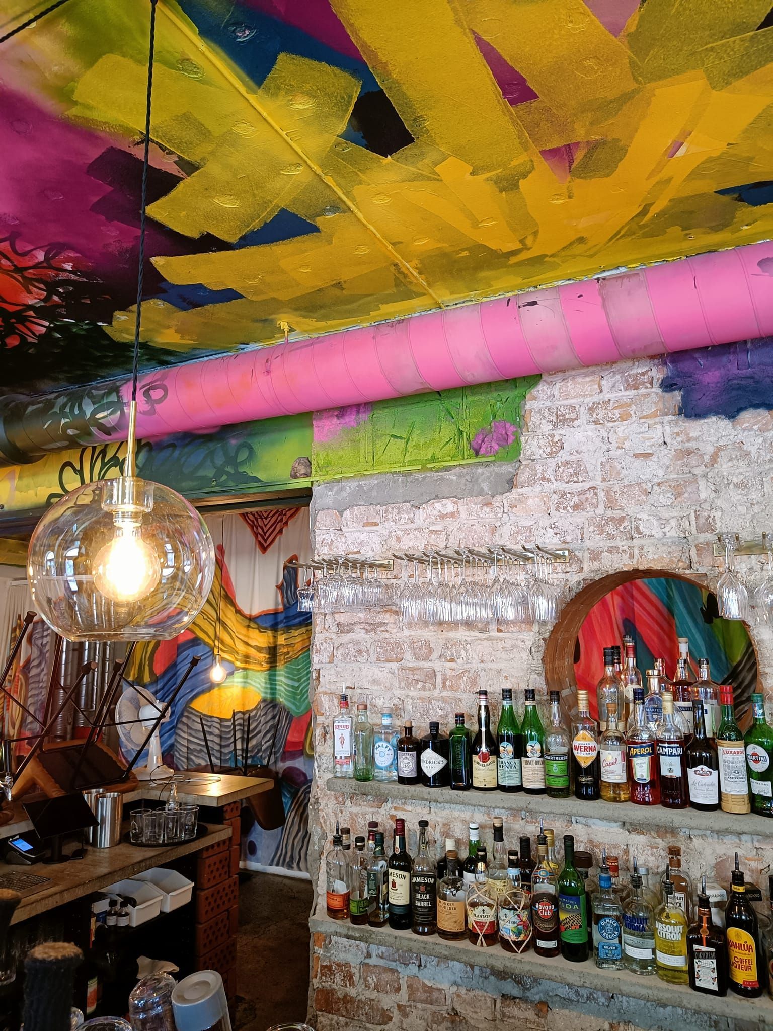 dekorationer och muralmålningar av Adrian P. på populära restaurangen Dahlboms i Linköping
