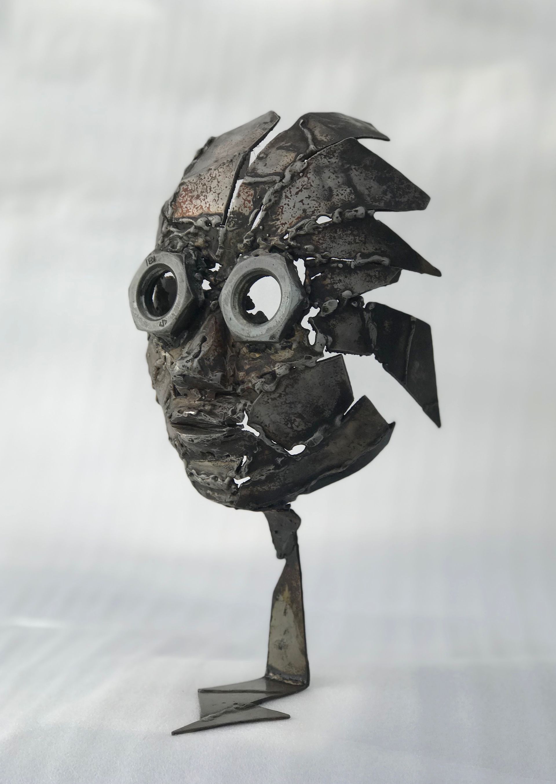 skulptur av Olav Lunde i form av ett ansikte