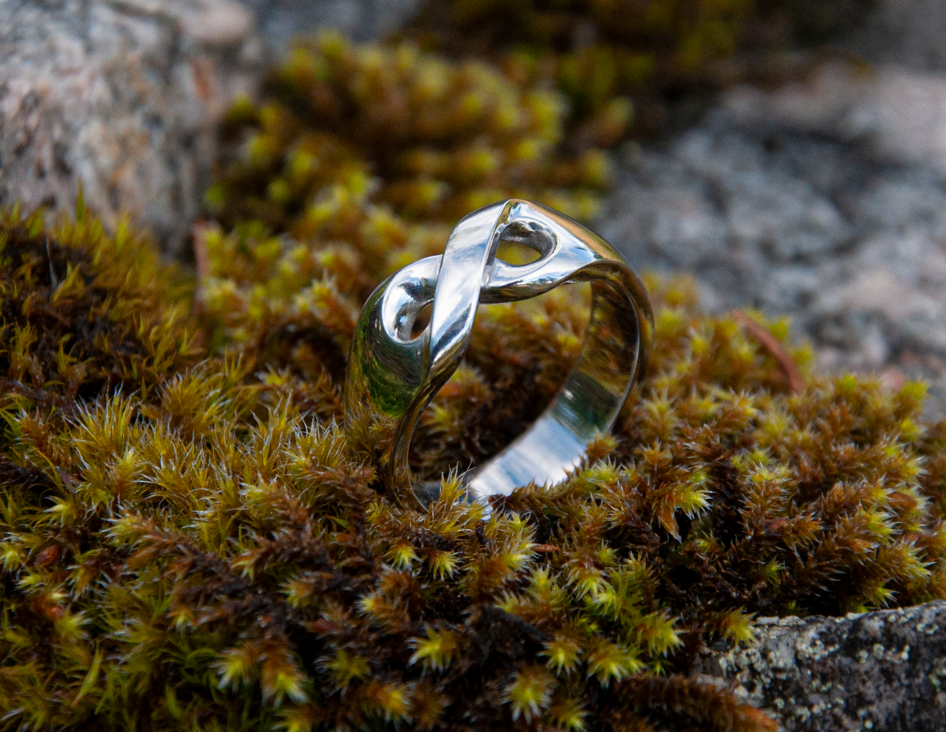 'Triple Eternity' - ring av vitt guld, Jörgen Wisén