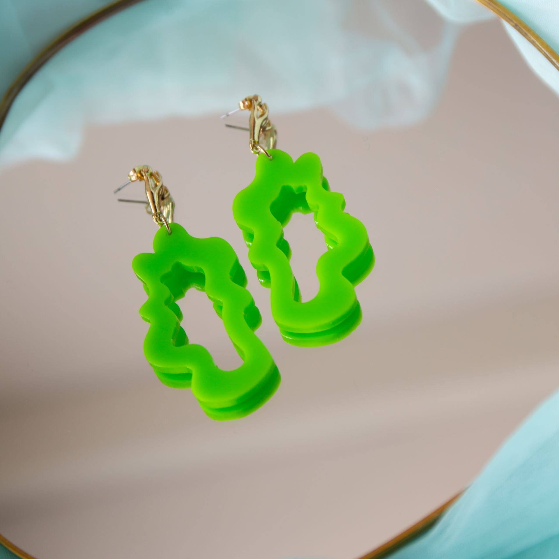 Lime Green Splash Earrings - örhängen designade av Anna Galuszka