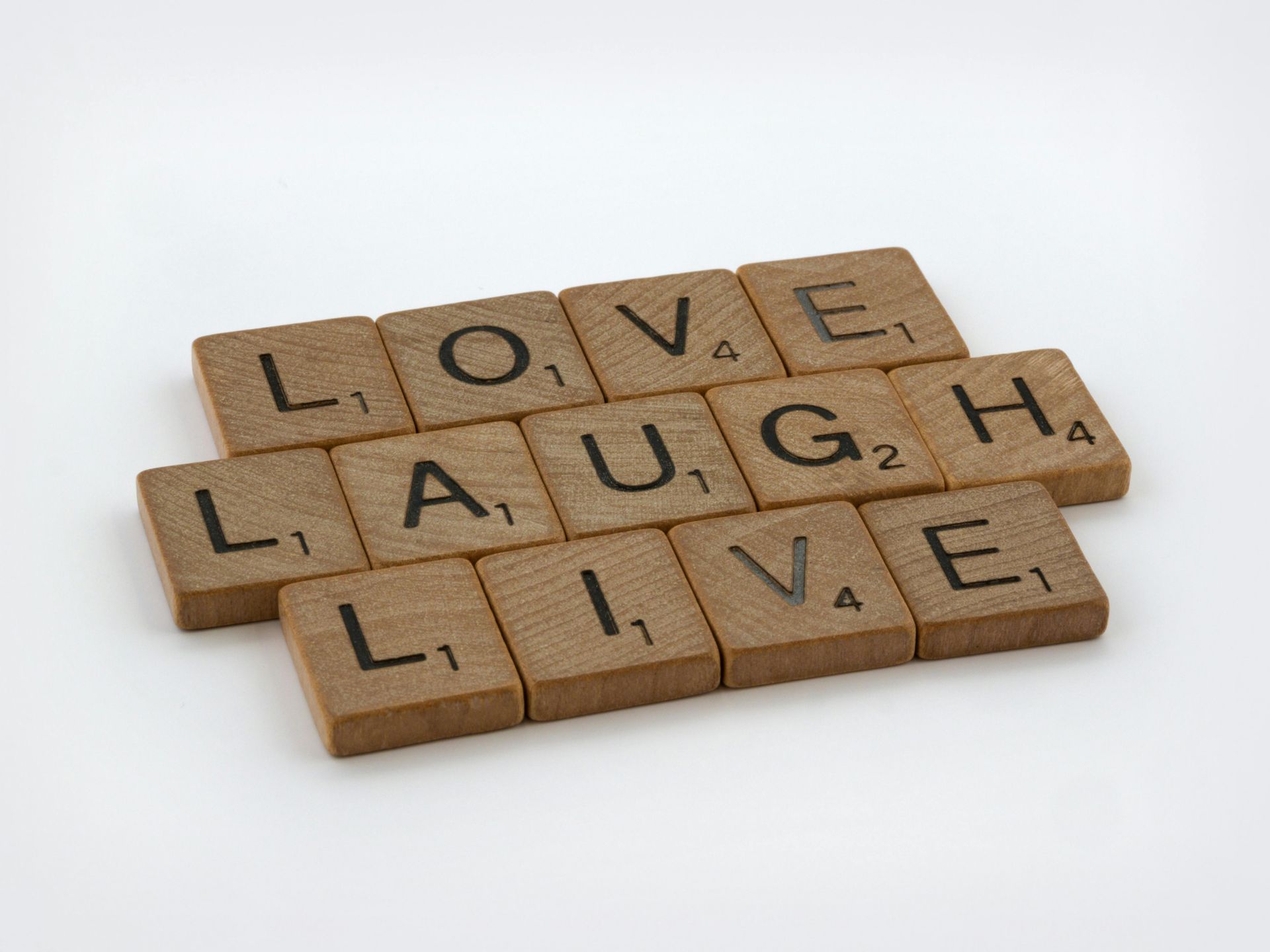 Bokstäver LOVE LAUGH LIVE