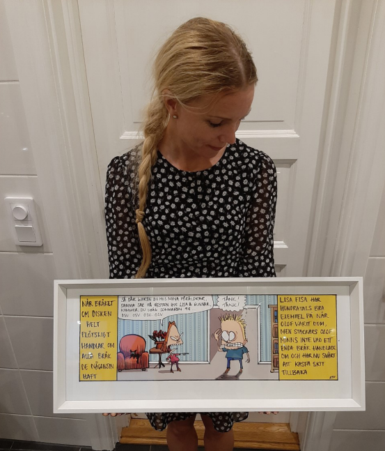 Emelie Wedhäll med en serietavla