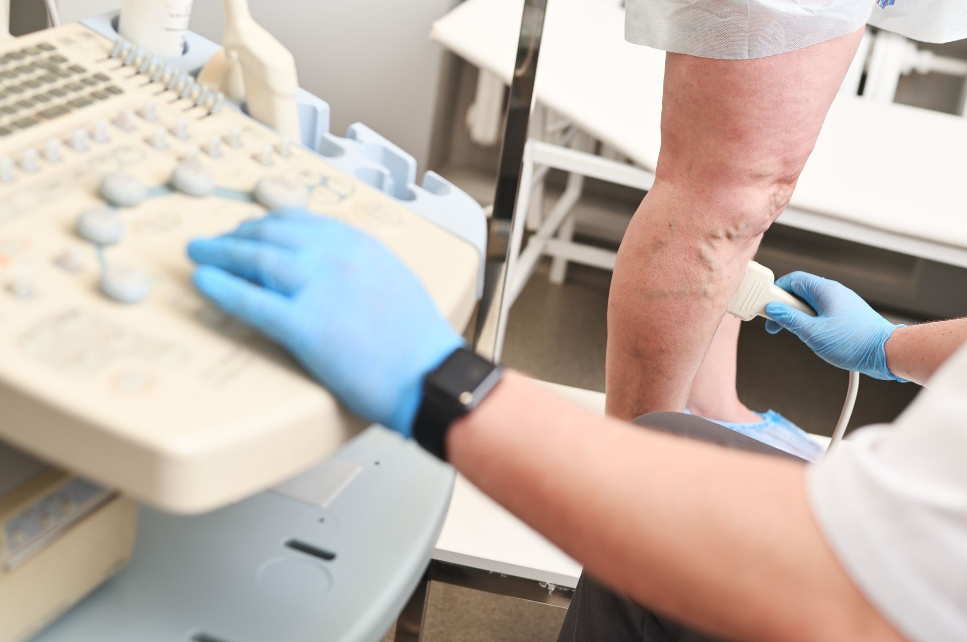 A phlebologist does an ultrasound of a patient with varicose veins.