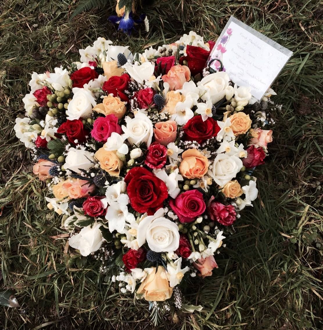 Riverside Flowers creates personalised floral designs to brighten your day, celebrate special moments, and bring joy to any occasion.