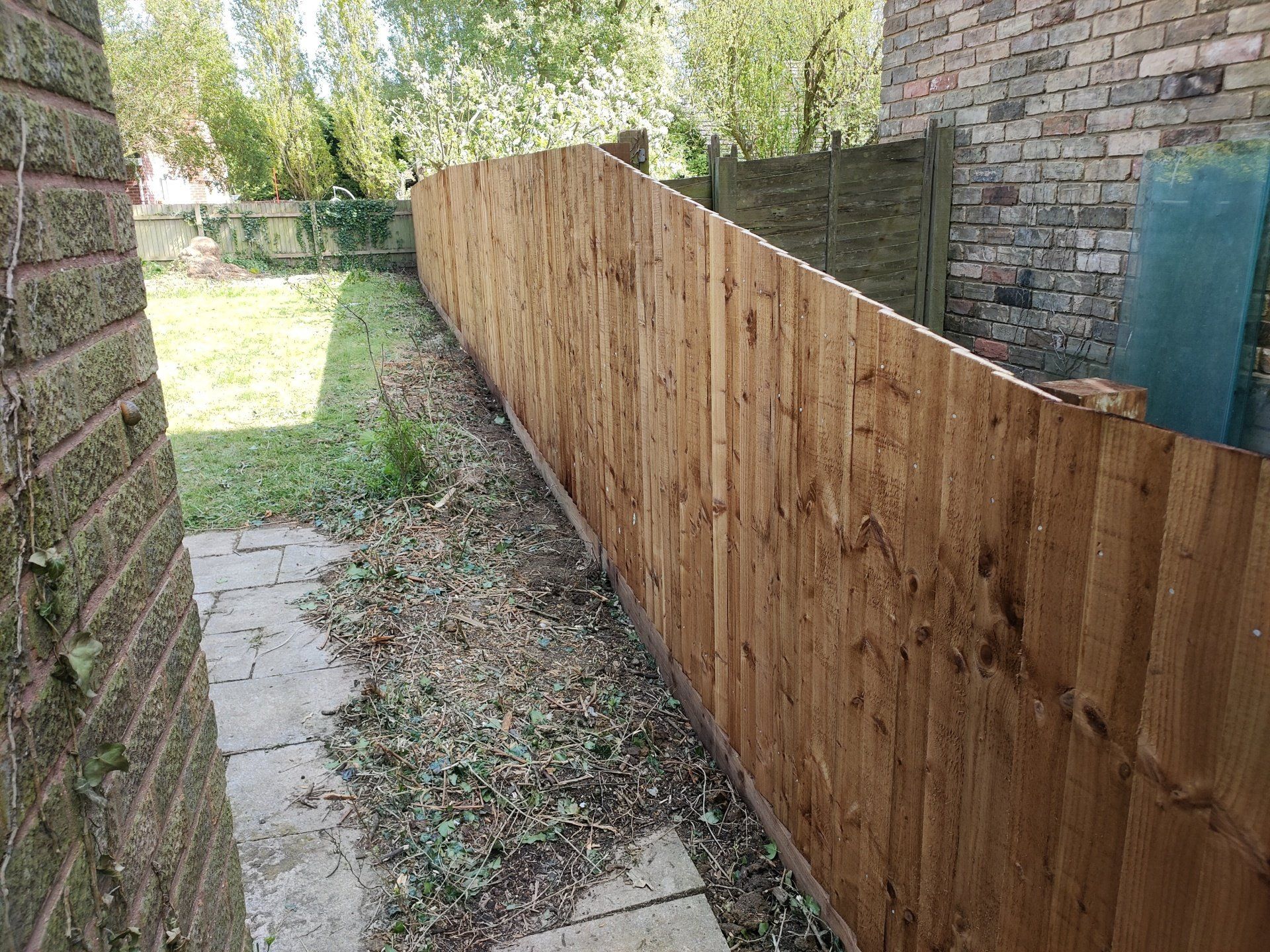 wooden feather edge inclined feance sloping from 6 ft down to 4 ft