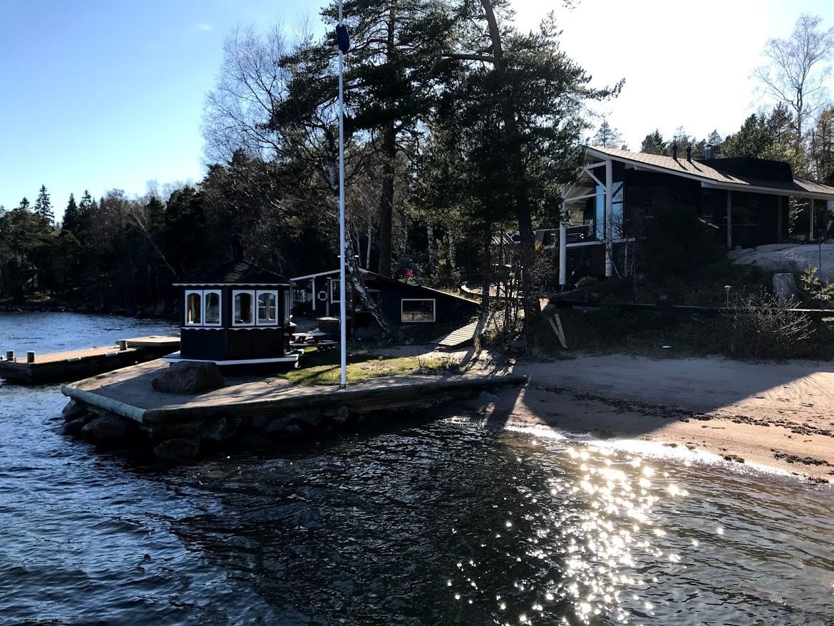 Sauna ja kokous saarella Helsingissä