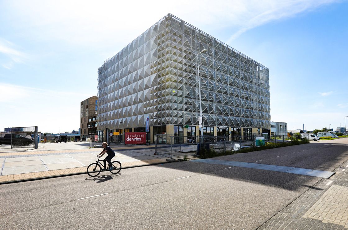mobility hub city plots Amsterdam