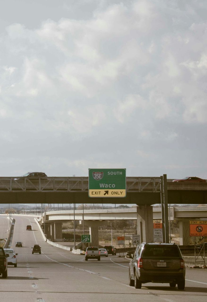 A highway with a sign that says Waco on it