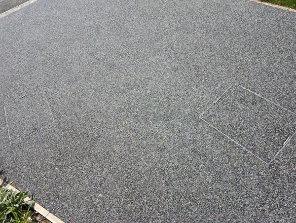 Resin driveway in Bristol with black blocks at the end.