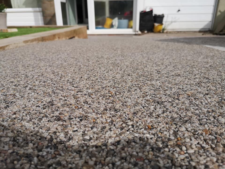 Light resin driveway colour.