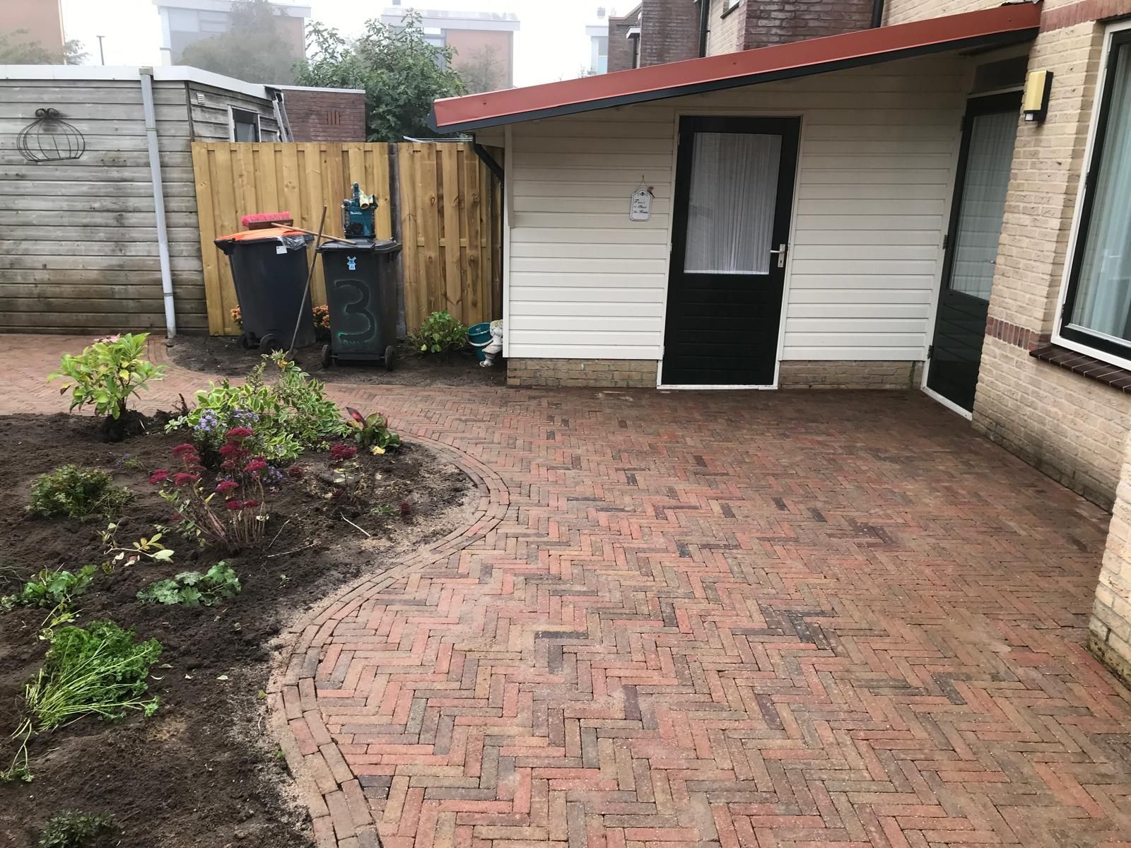 Bestrating met betonwalen