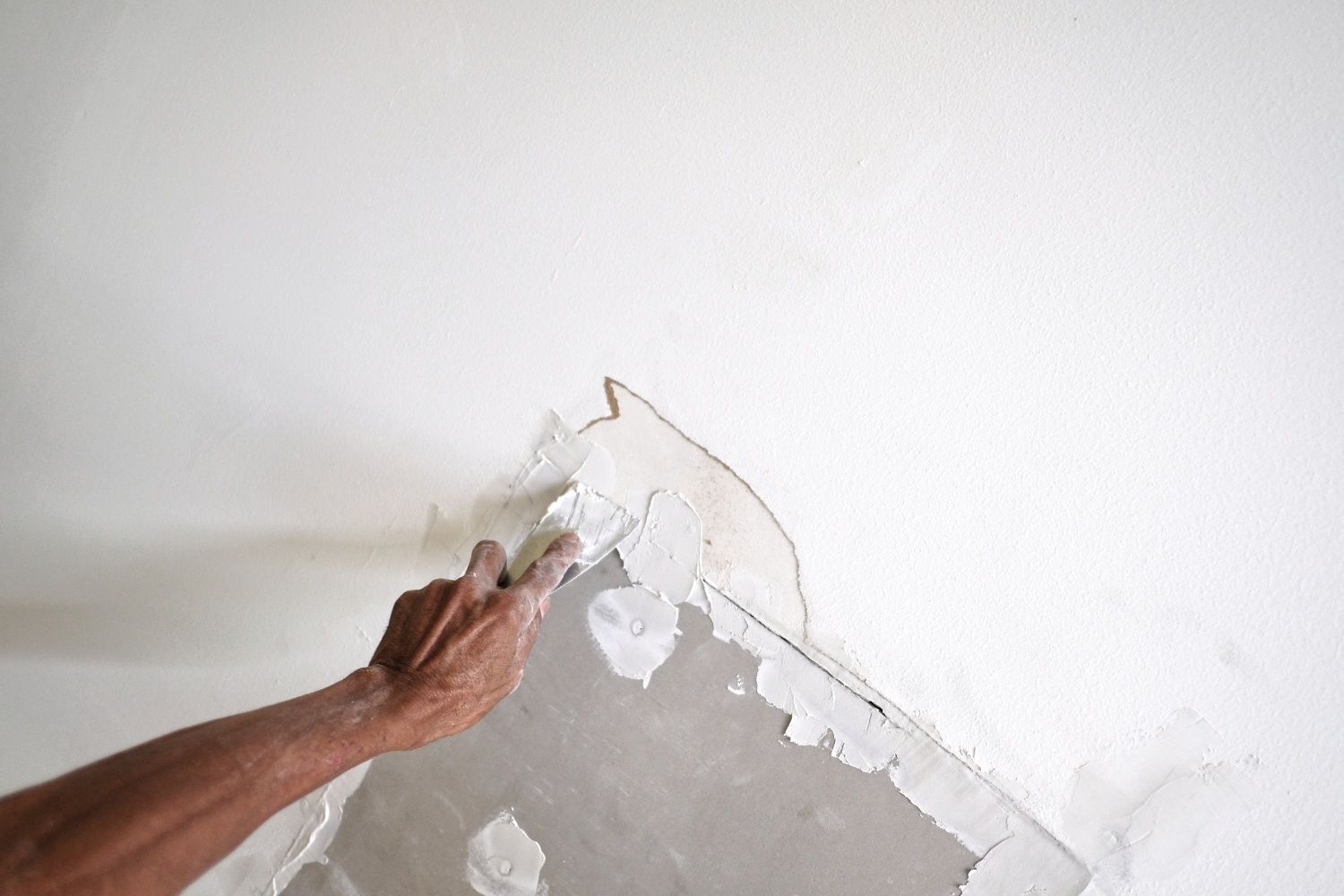 Technician repair the water damaged drywall in a Merced, CA property