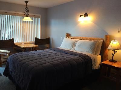 story-pines-inn-room
