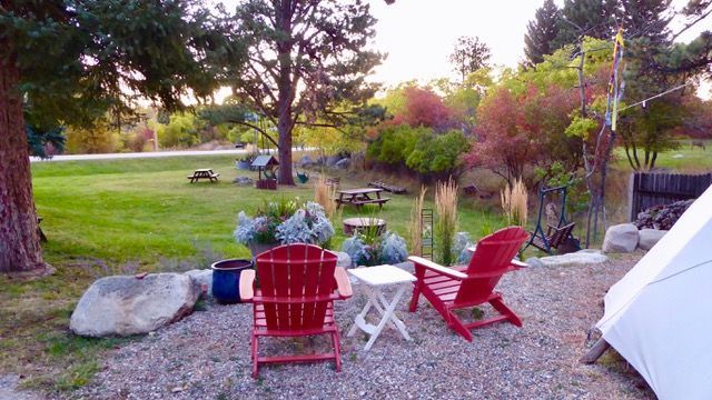 story-pines-inn-yard
