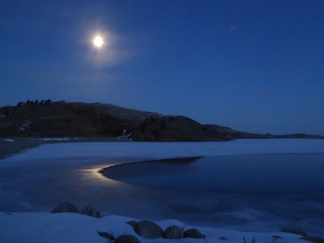 lake-at-night