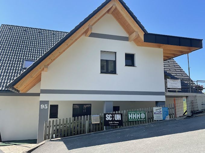Frisch gestrichenes Haus